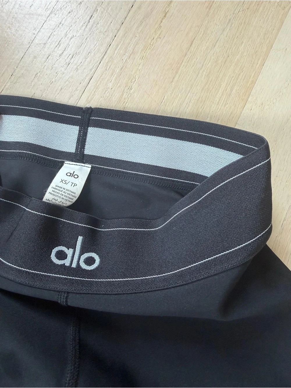 ALO Yoga alo black